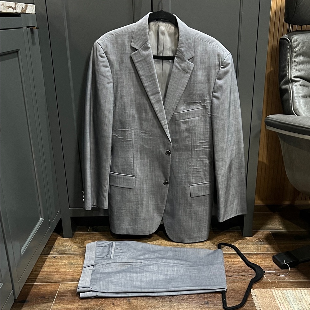 Hugo Boss Classic Light Gray Suit